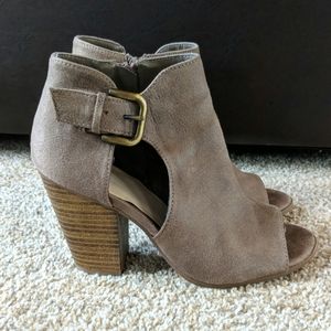 Open toe bottie size 7.5